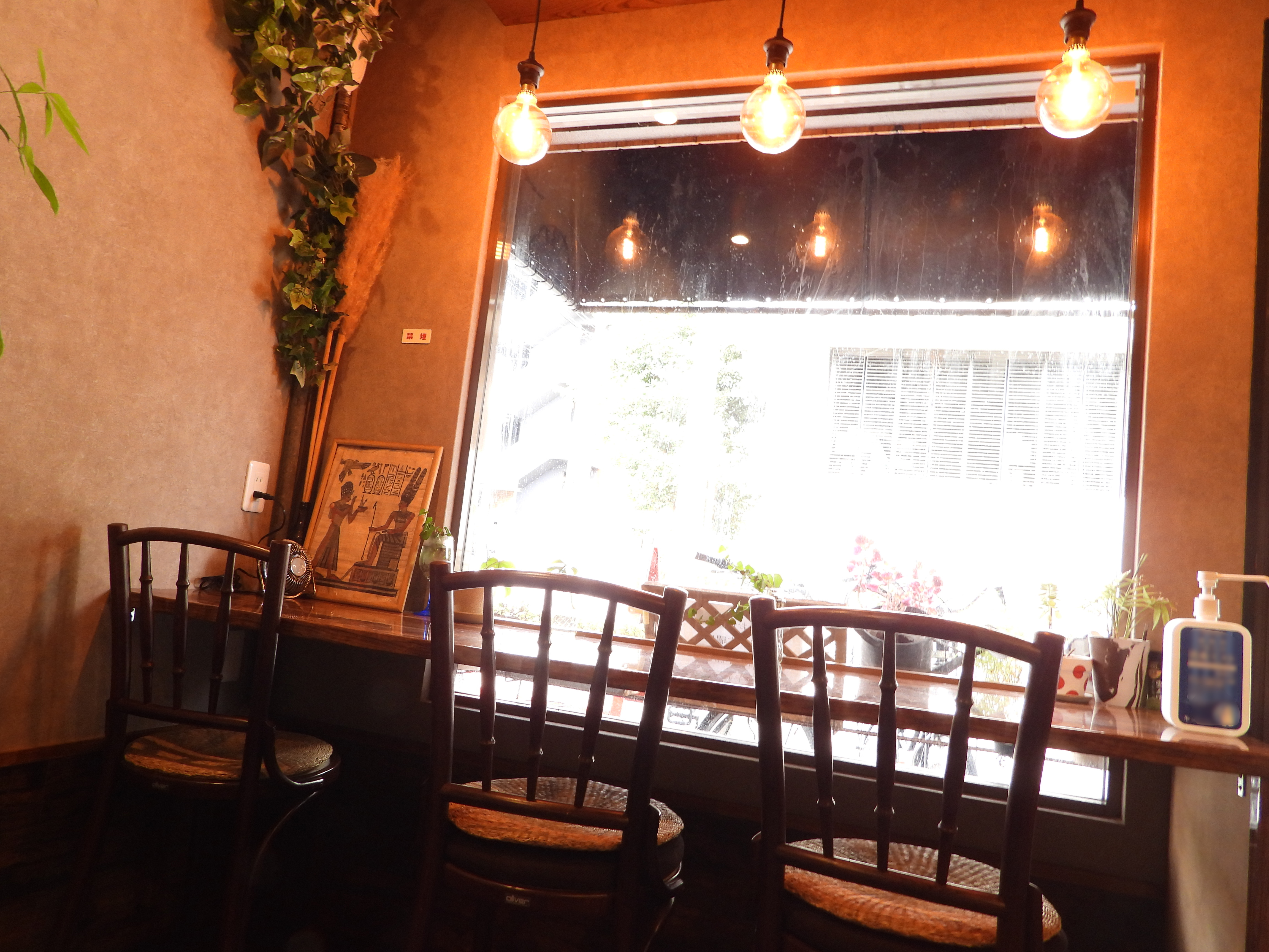 マメキチ喫茶内装1