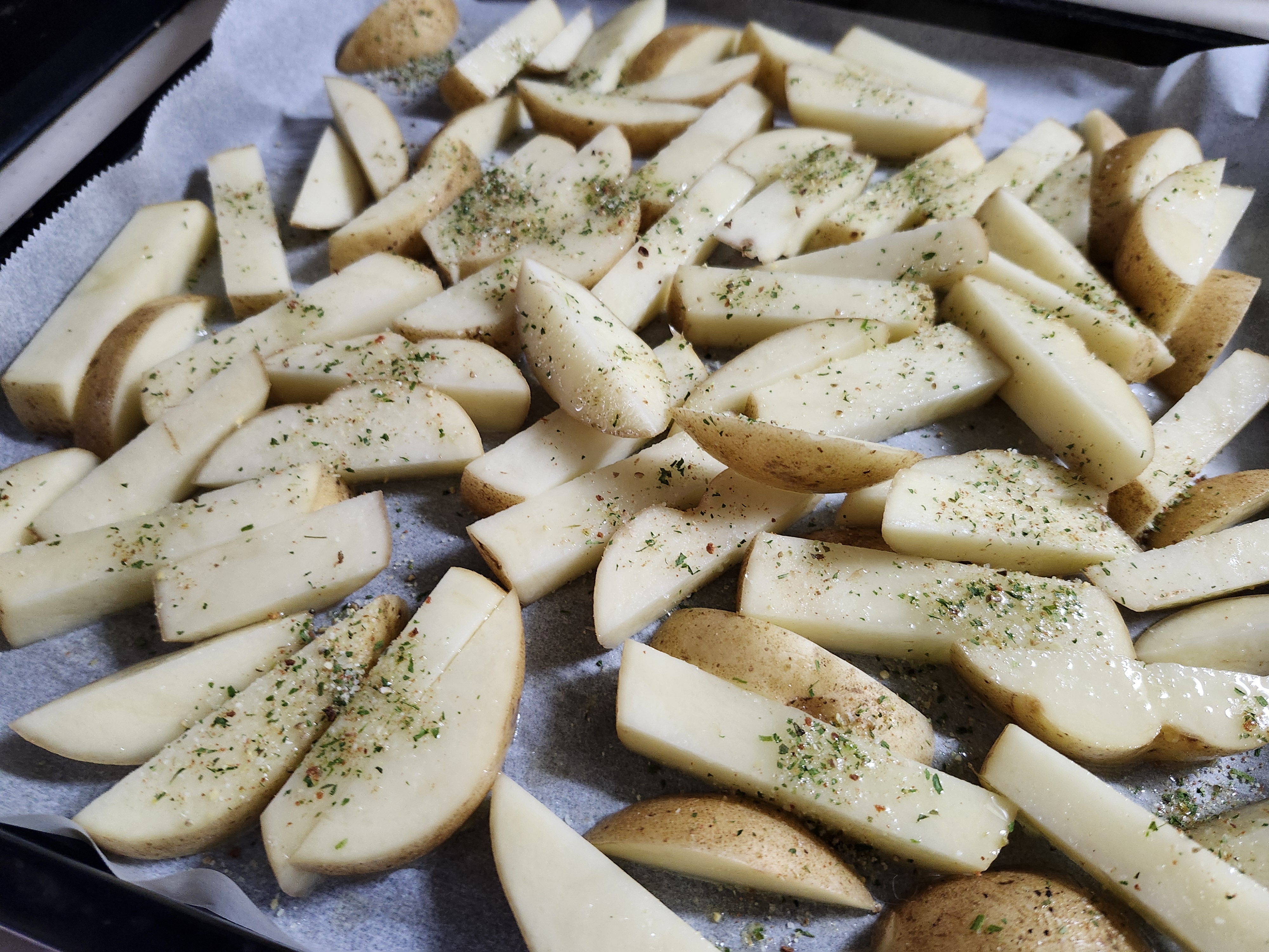 オリーブオイルをかけた芋の画像